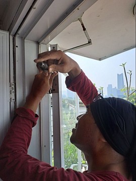 Tukang service pintu kaca murah blokm